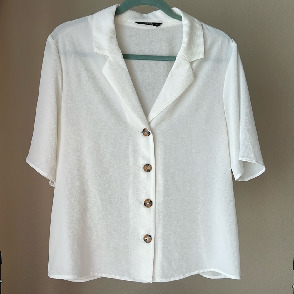 Button Down Top NWOT